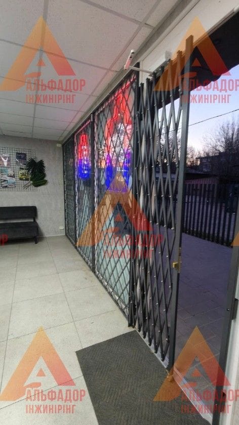 Безрамна стаціонарна розсувна решітка "Pro" 3
