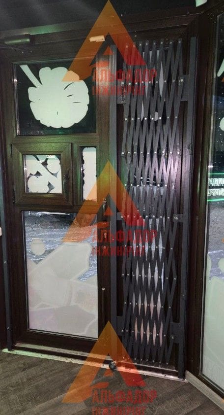 Безрамна стаціонарна розсувна решітка "Pro" 6